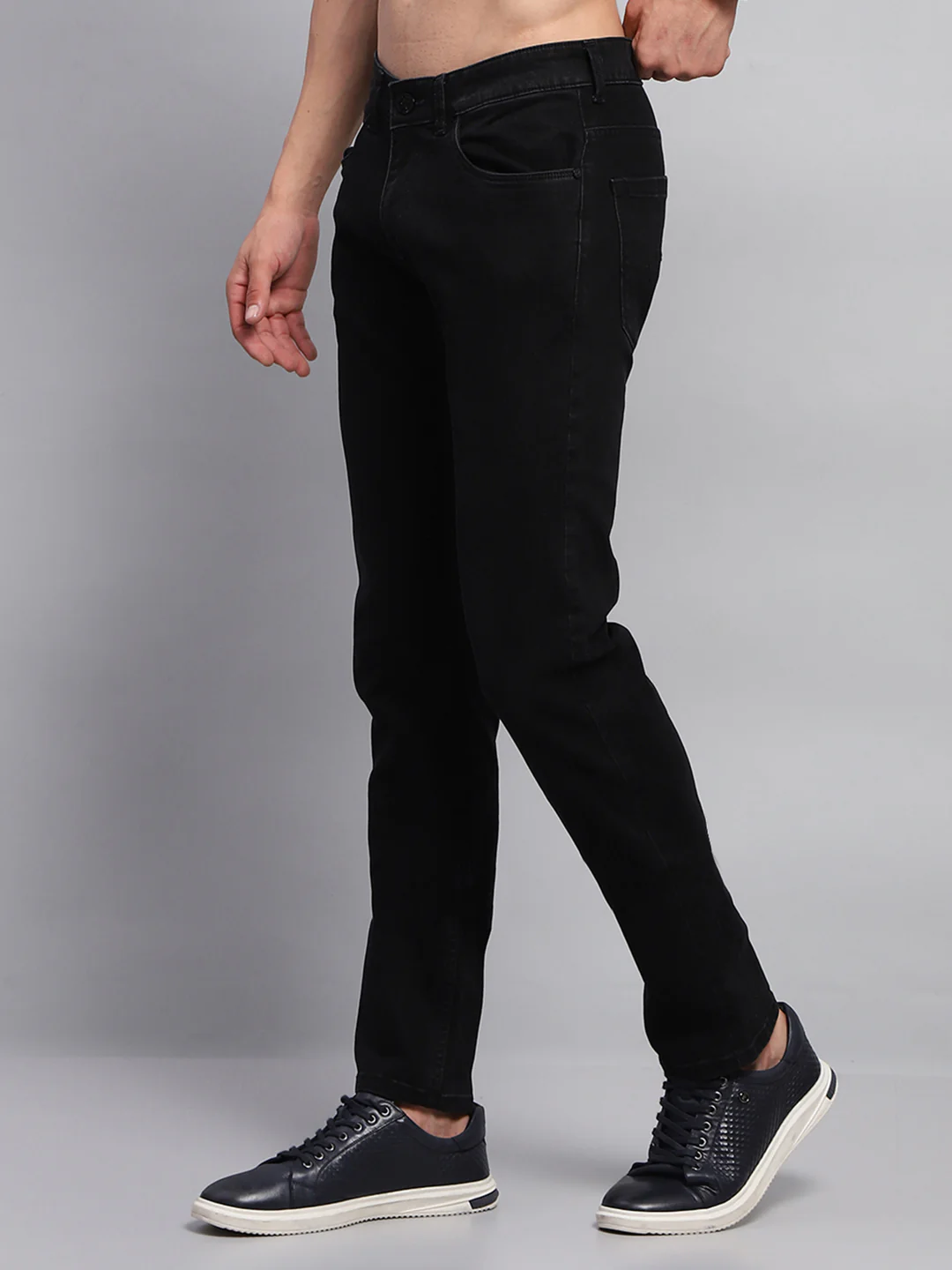 Men Black Solid Narrow Fit Denim - Image 3