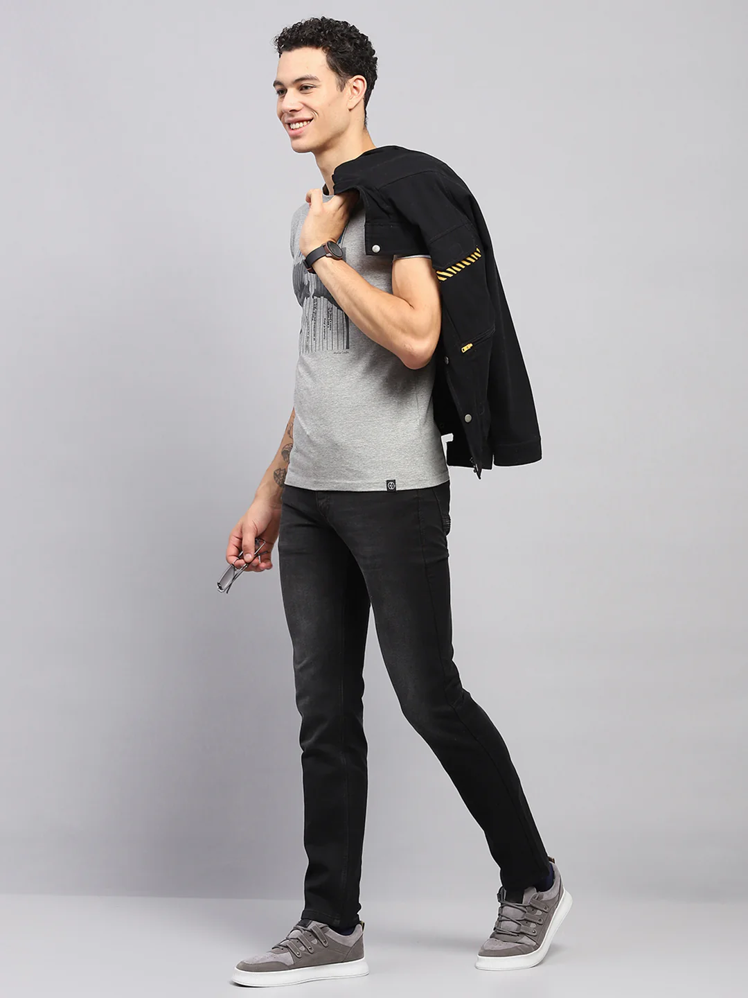 Men Black Solid Narrow Fit Denim - Image 2