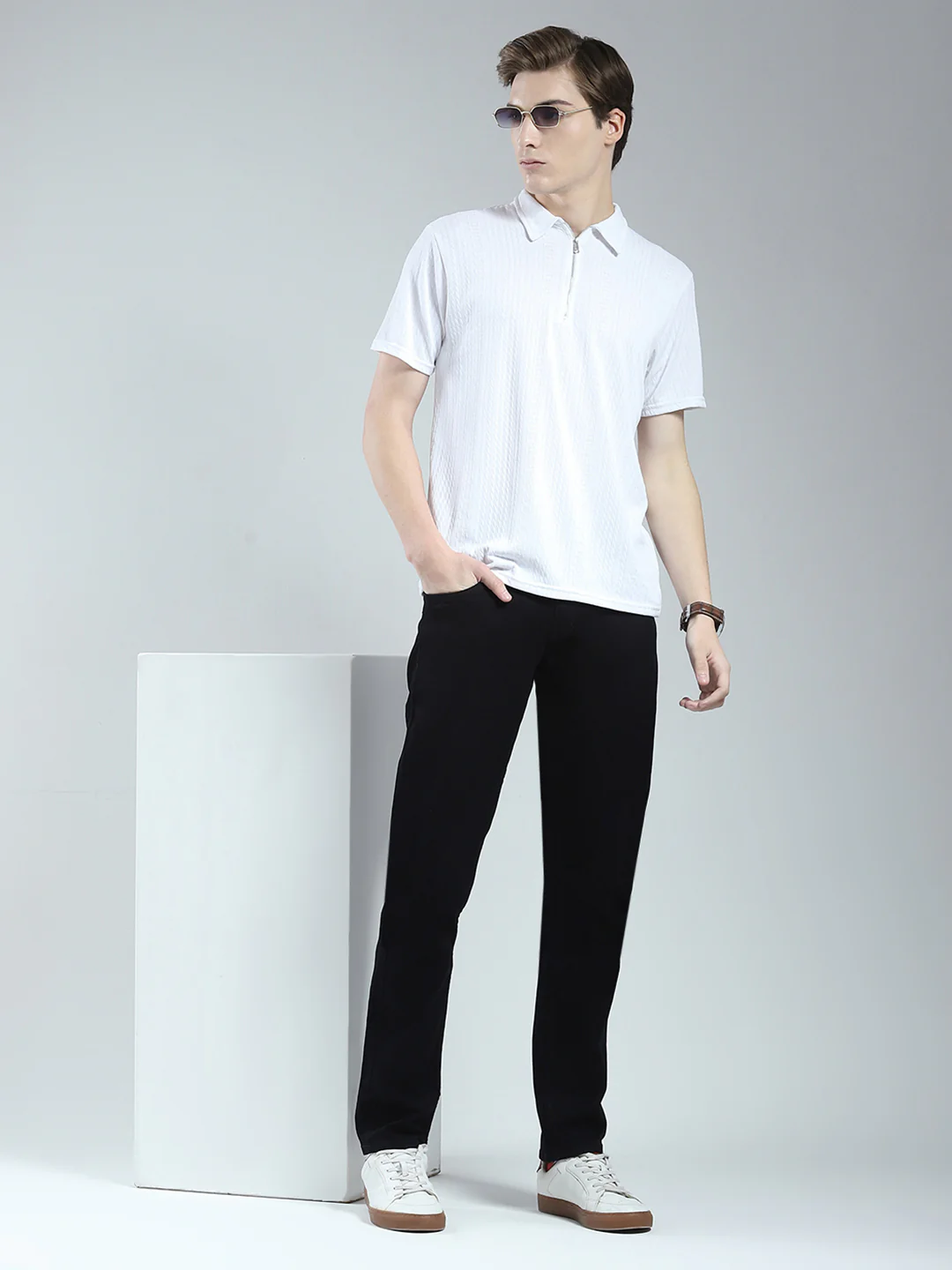 Men Black Solid Narrow Fit Denim - Image 2