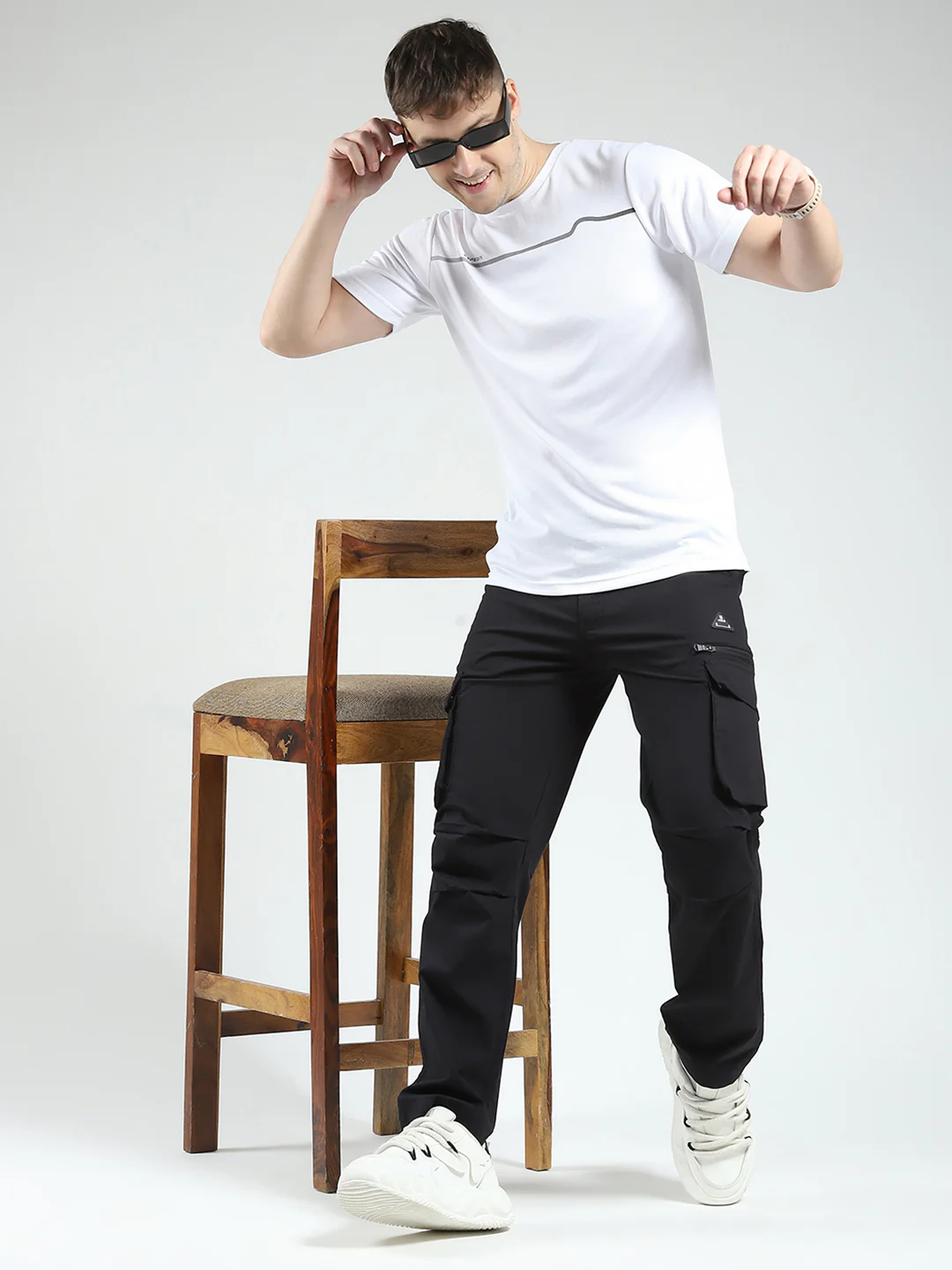 Rock.it Men Black Solid Regular Fit Cargo - Image 2