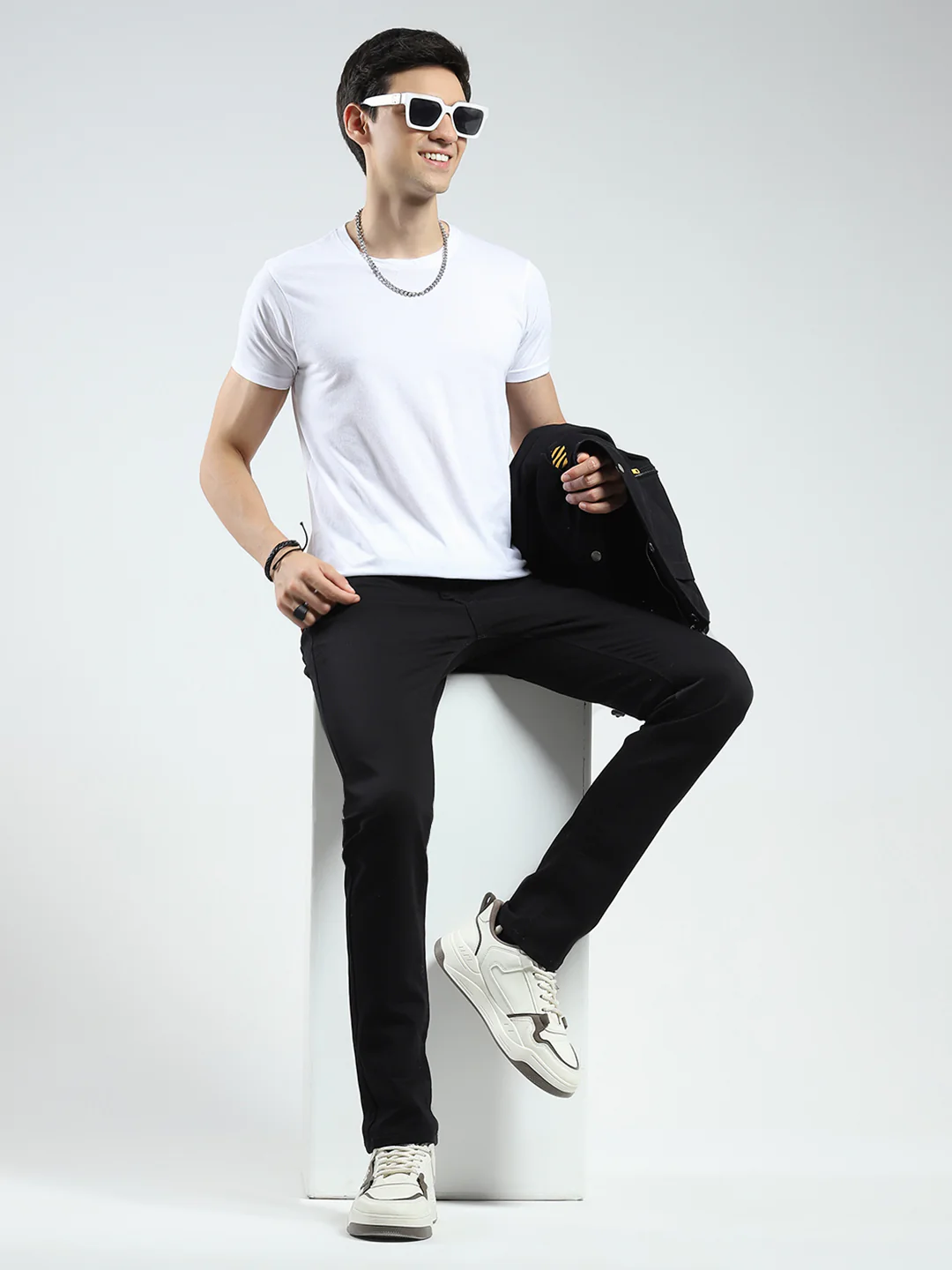 Men Black Solid Skinny Fit Denim - Image 2