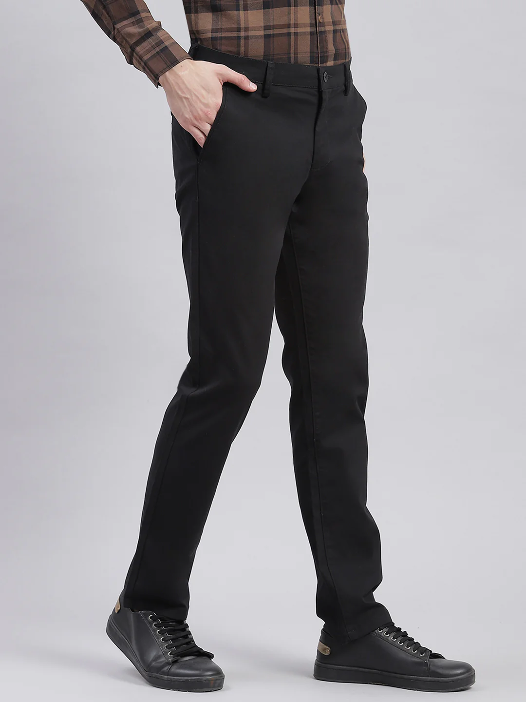 Men Black Solid Regular Fit Trousers - Image 4