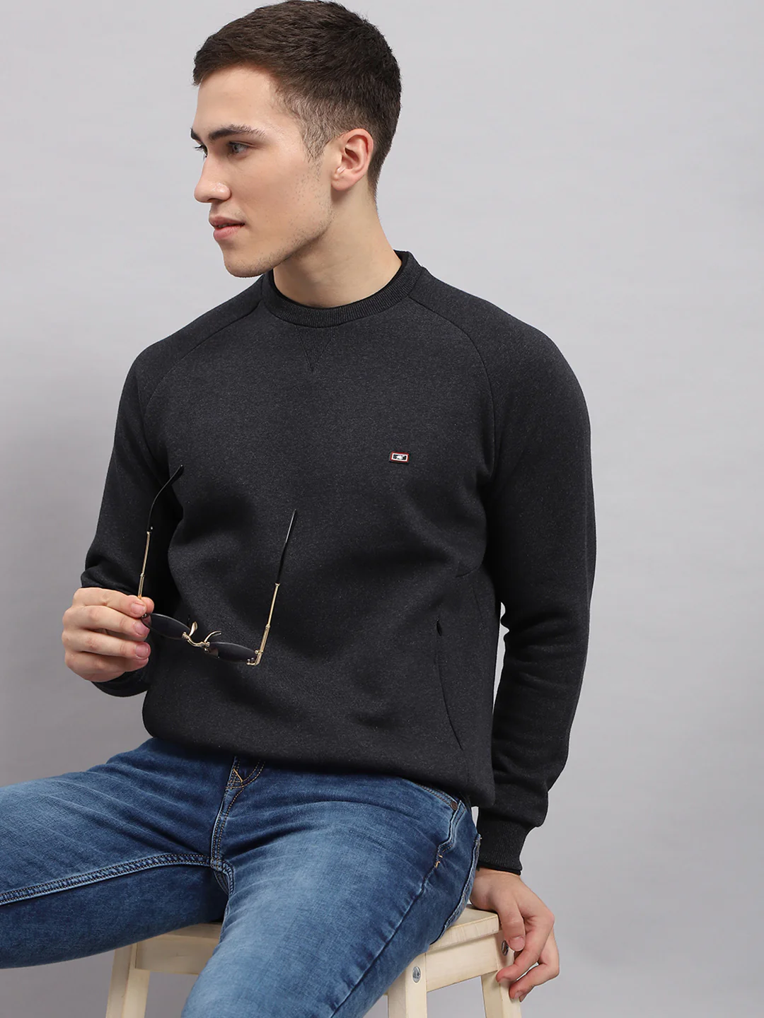 Men Black Solid Round Neck Full Sleeve Sweatshirt - Image 6