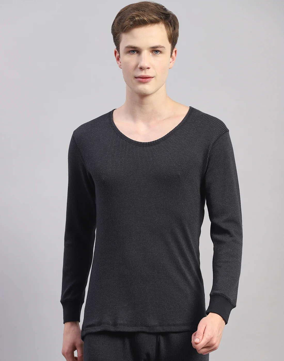 Men Black Solid Round Neck Full Sleeve Thermal Vest - Image 2