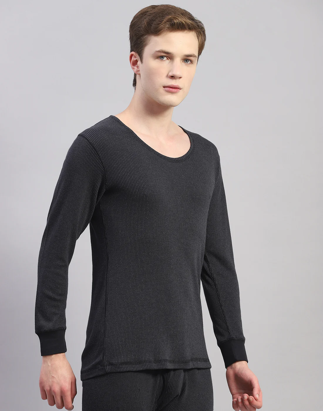 Men Black Solid Round Neck Full Sleeve Thermal Vest - Image 4
