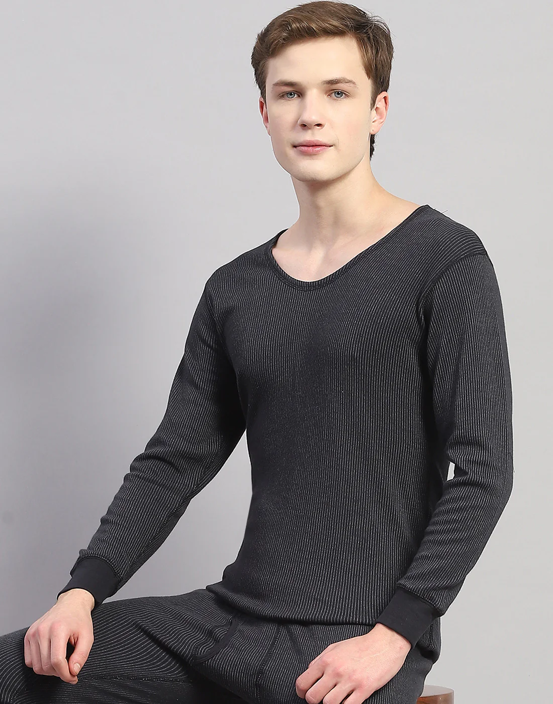 Men Black Solid Round Neck Full Sleeve Thermal Vest - Image 6
