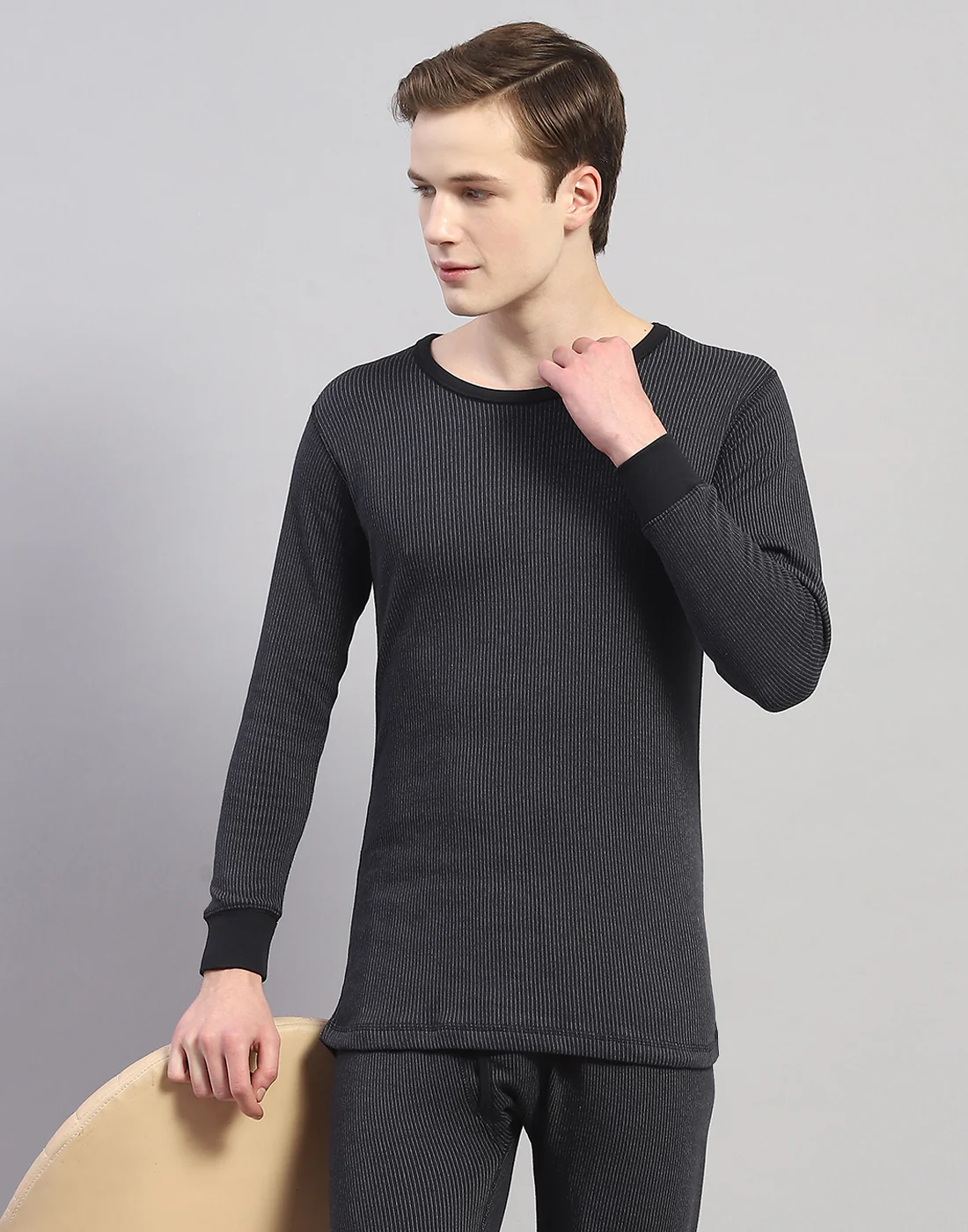 Men Black Solid Round Neck Full Sleeve Thermal Vest - Image 6