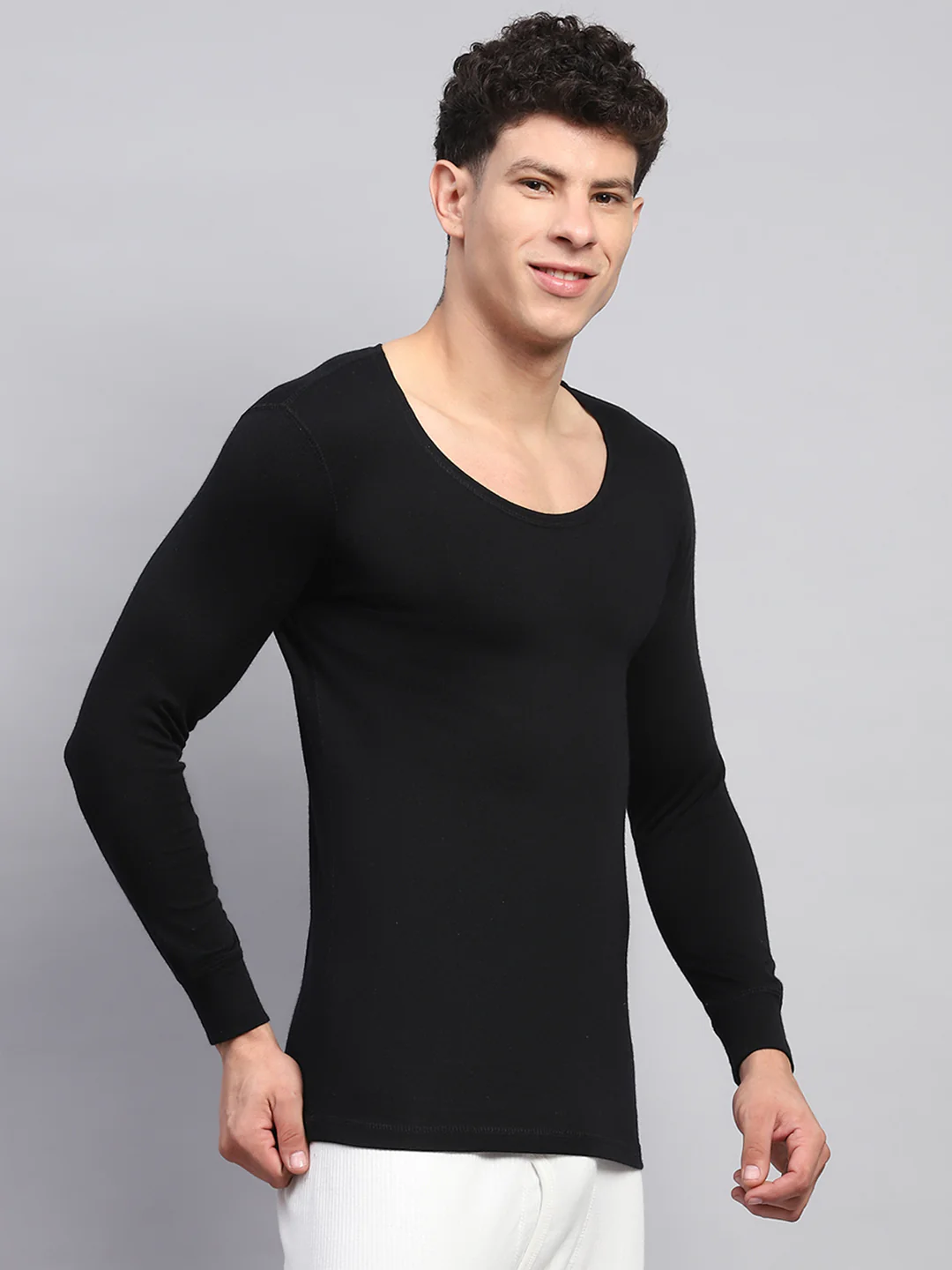 Men Black Solid Round Neck Full Sleeve Thermal Vest - Image 4