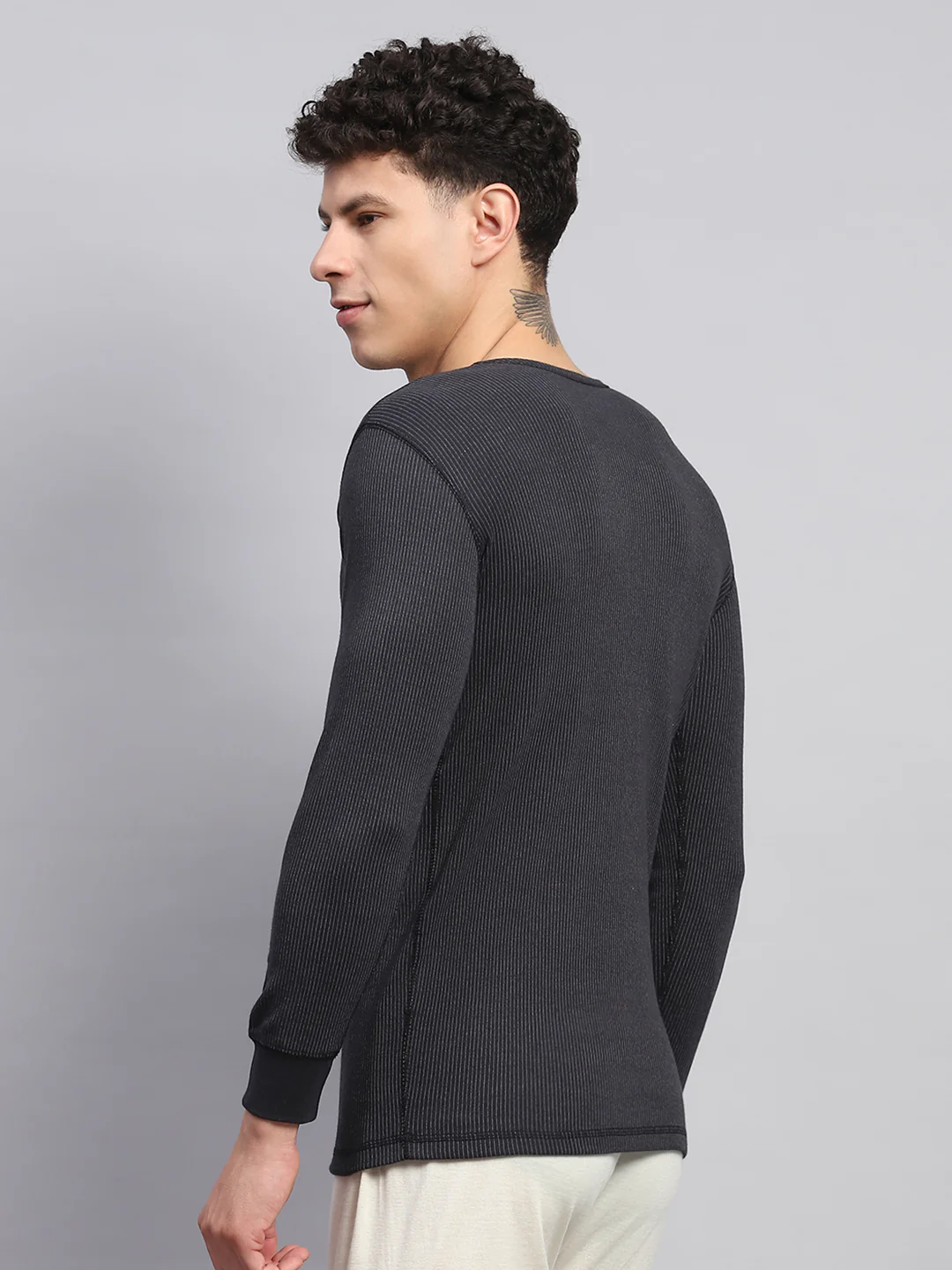 Men Black Solid Round Neck Full Sleeve Thermal Vest - Image 5