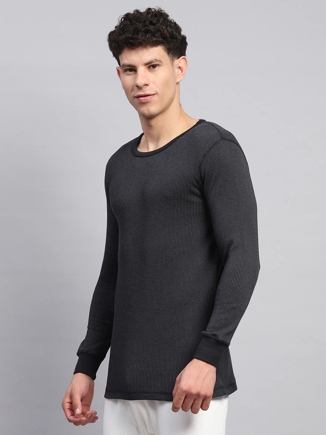 Men Black Solid Round Neck Full Sleeve Thermal Vest - Image 3