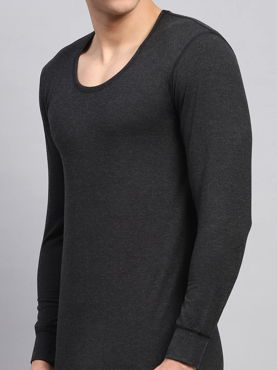 Men Black Solid Round Neck Full Sleeve Thermal Vest - Image 6