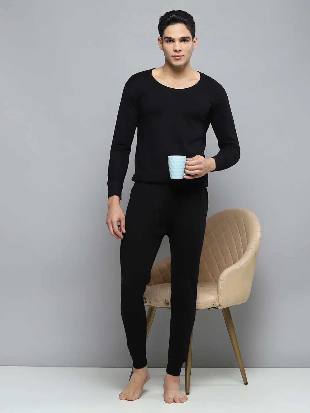 Men Black Solid Round Neck Full Sleeve Thermal Vest - Image 2