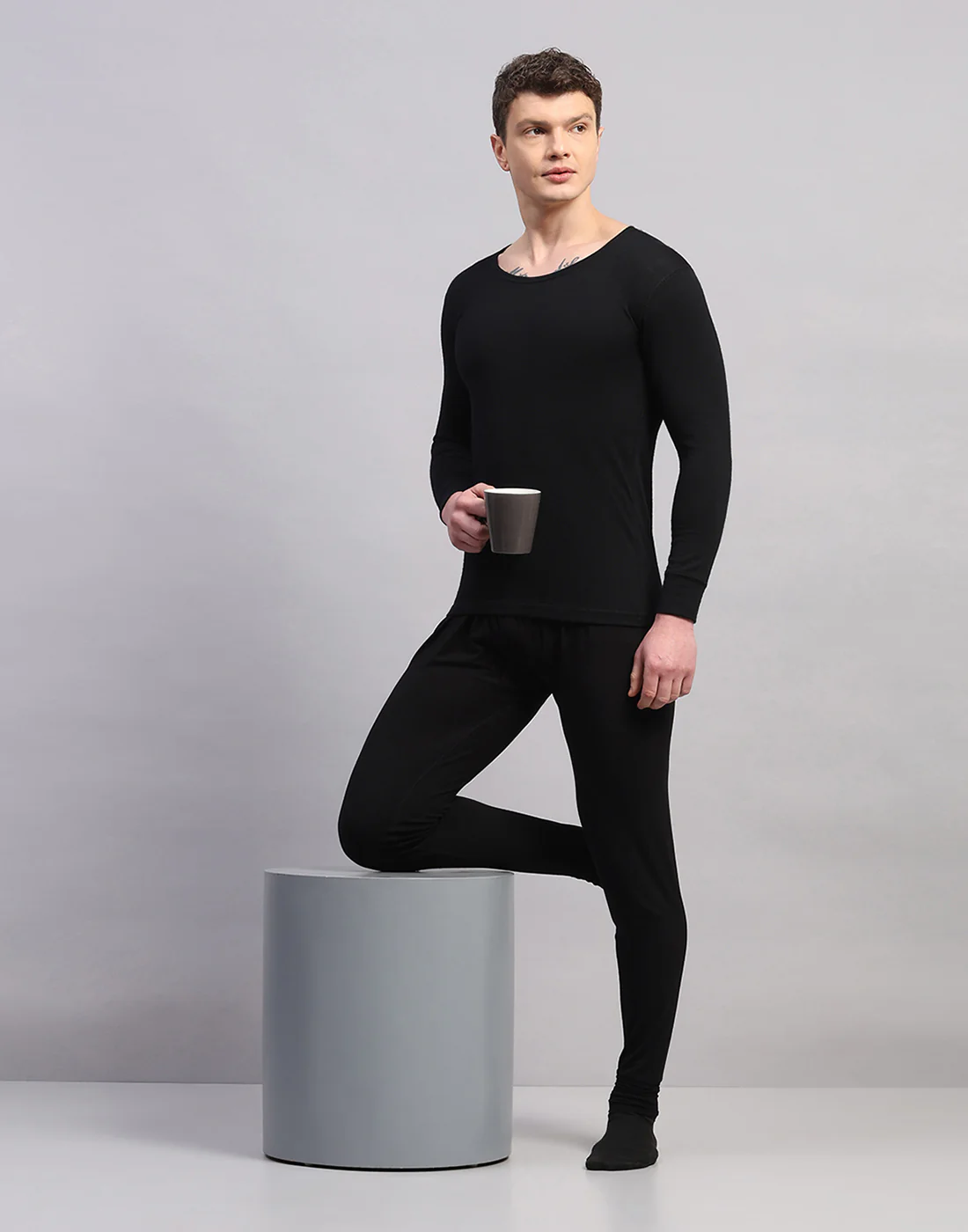 Men Black Solid Round Neck Full Sleeve Thermal Vest - Image 5