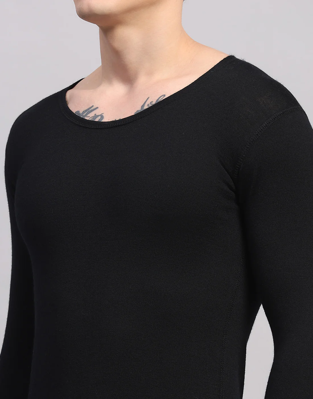 Men Black Solid Round Neck Full Sleeve Thermal Vest - Image 7