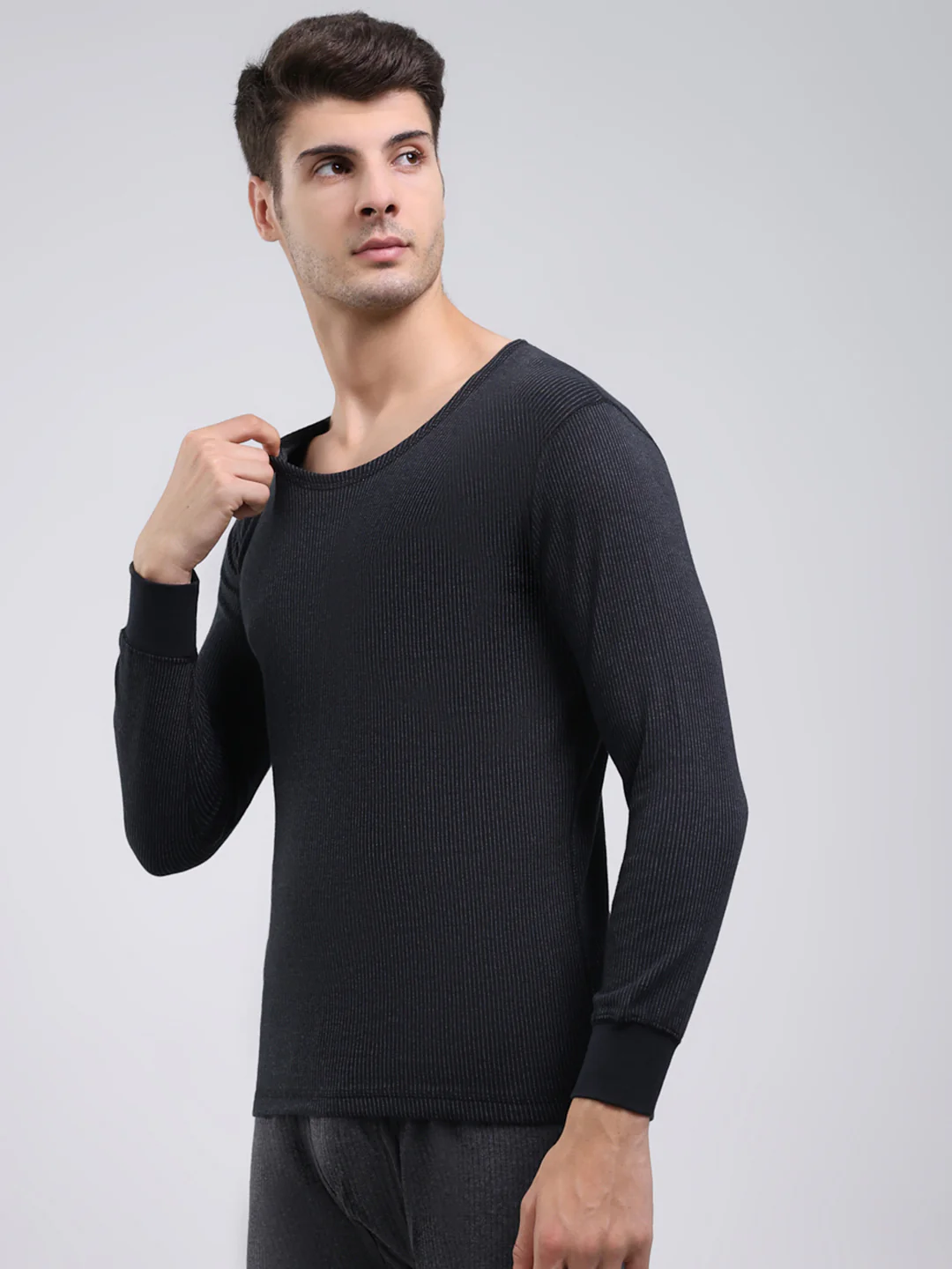 Men Black Solid Round Neck Full Sleeve Thermal Vest - Image 3