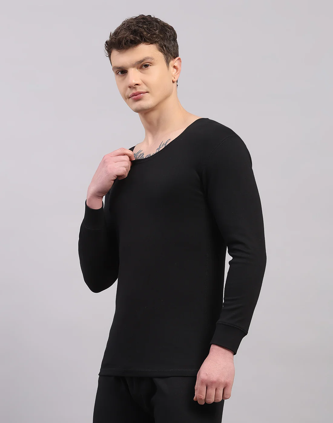 Men Black Solid Round Neck Full Sleeve Thermal Vest - Image 2