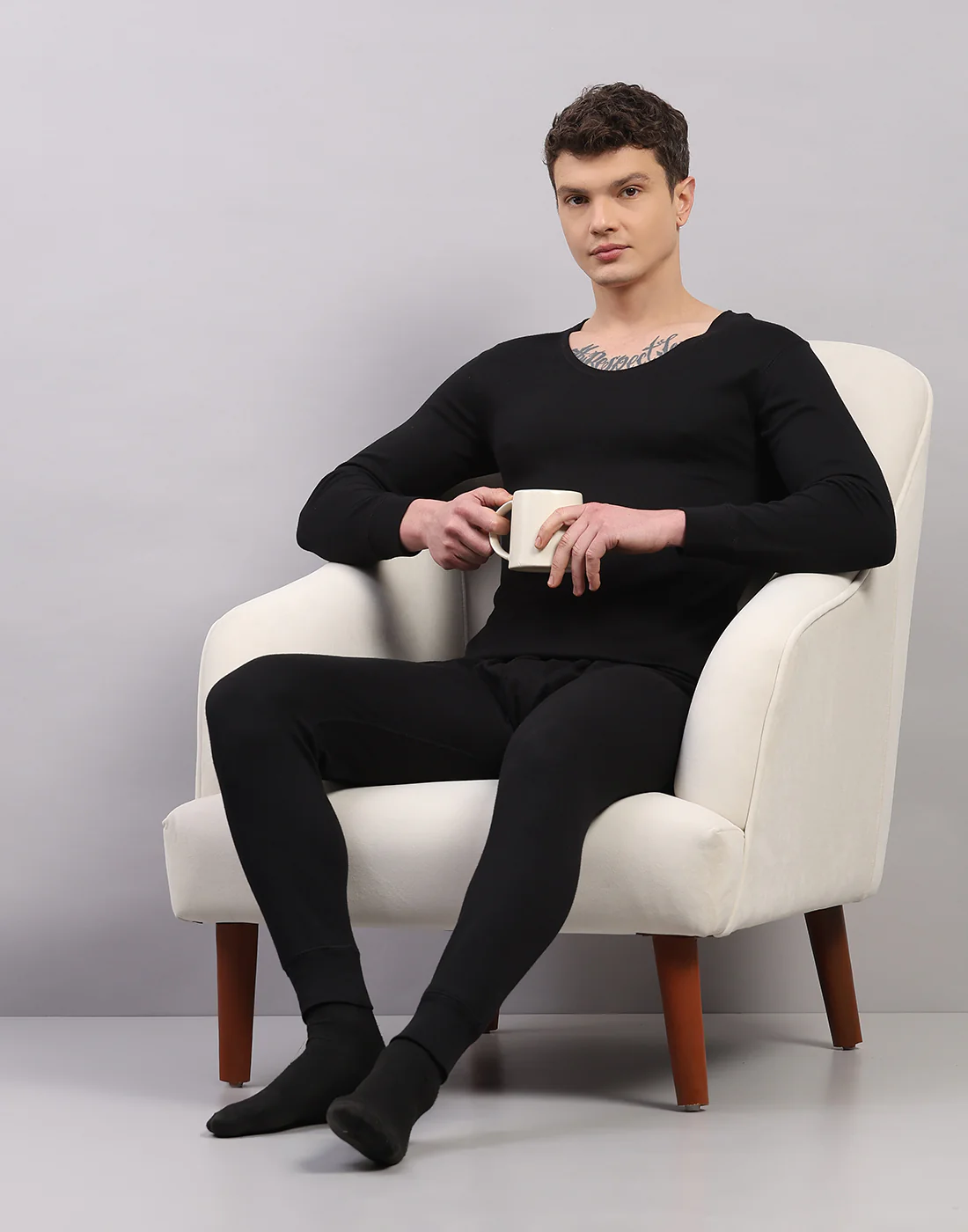 Men Black Solid Round Neck Full Sleeve Thermal Vest - Image 5