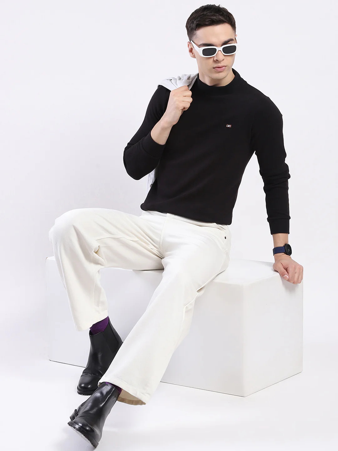 Men Black Solid Round Neck Full Sleeve Winter T-Shirt - Image 2