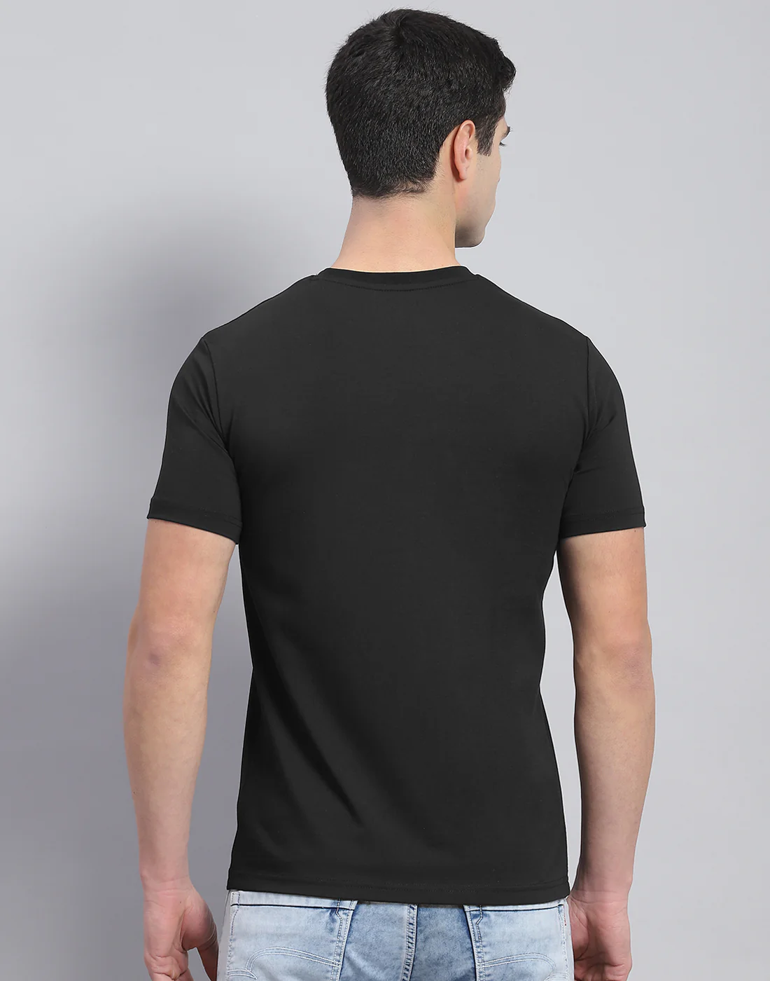 Men Black Solid Round Neck Half Sleeve T-Shirt - Image 6