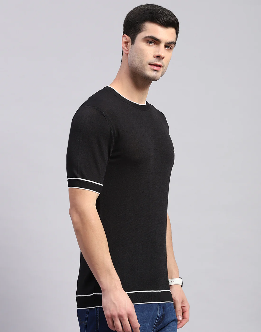 Men Black Solid Round Neck Half Sleeve T-Shirt - Image 4