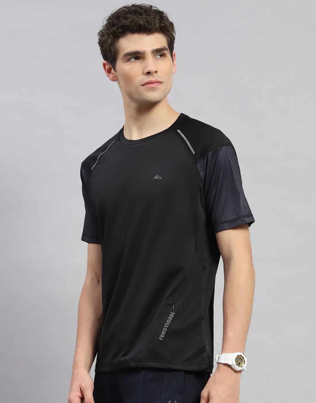 Men Black Solid Round Neck Half Sleeve T-Shirt - Image 3