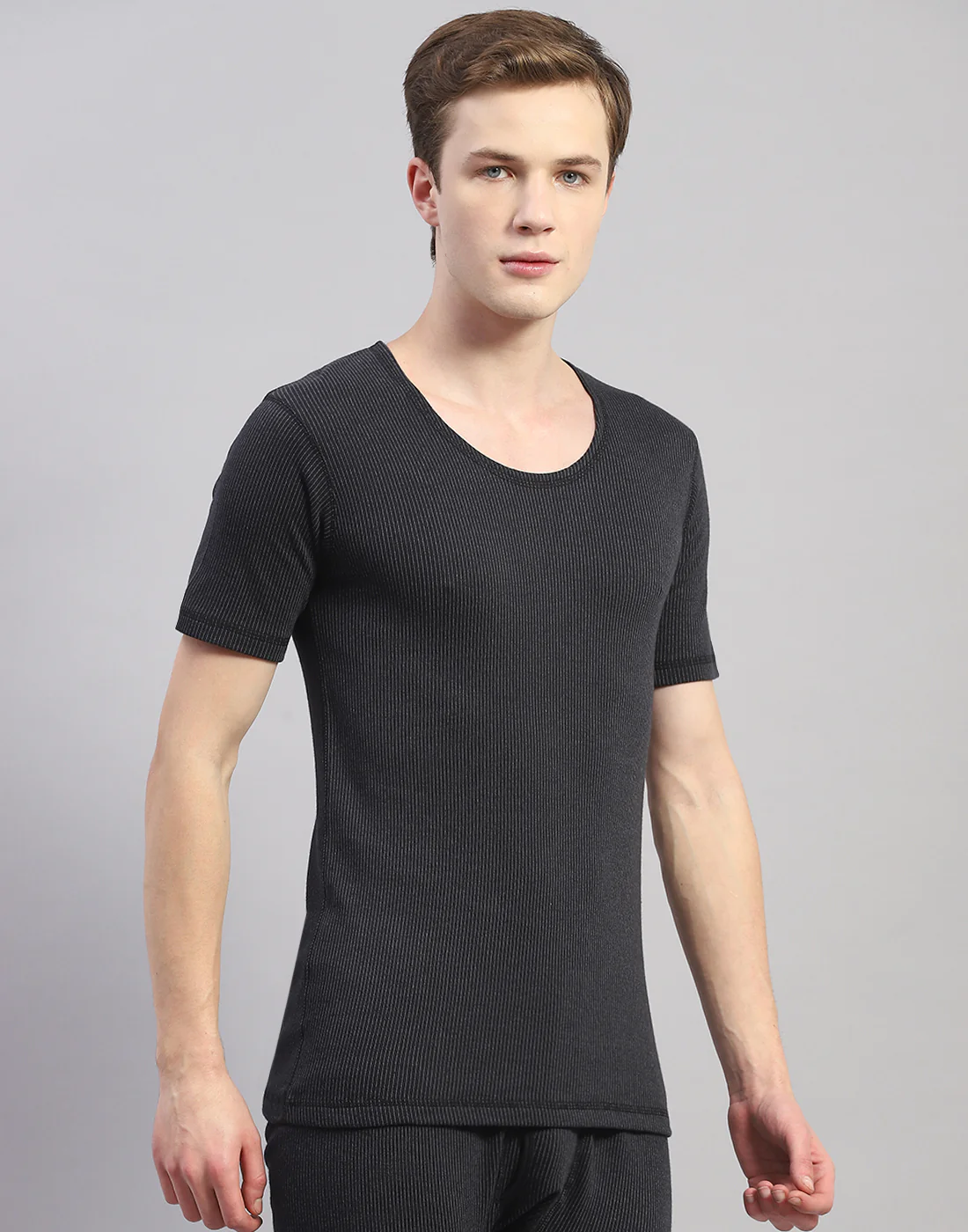 Men Black Solid Round Neck Half Sleeve Thermal Vest - Image 4