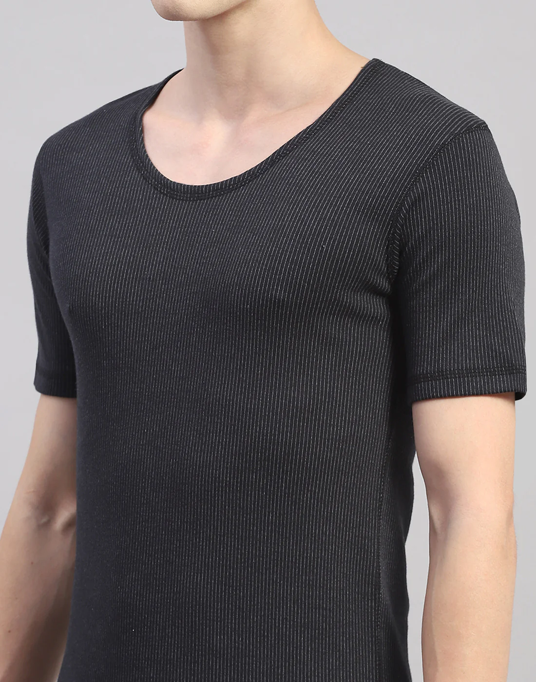 Men Black Solid Round Neck Half Sleeve Thermal Vest - Image 7