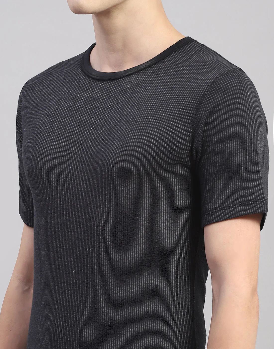 Men Black Solid Round Neck Half Sleeve Thermal Vest - Image 7
