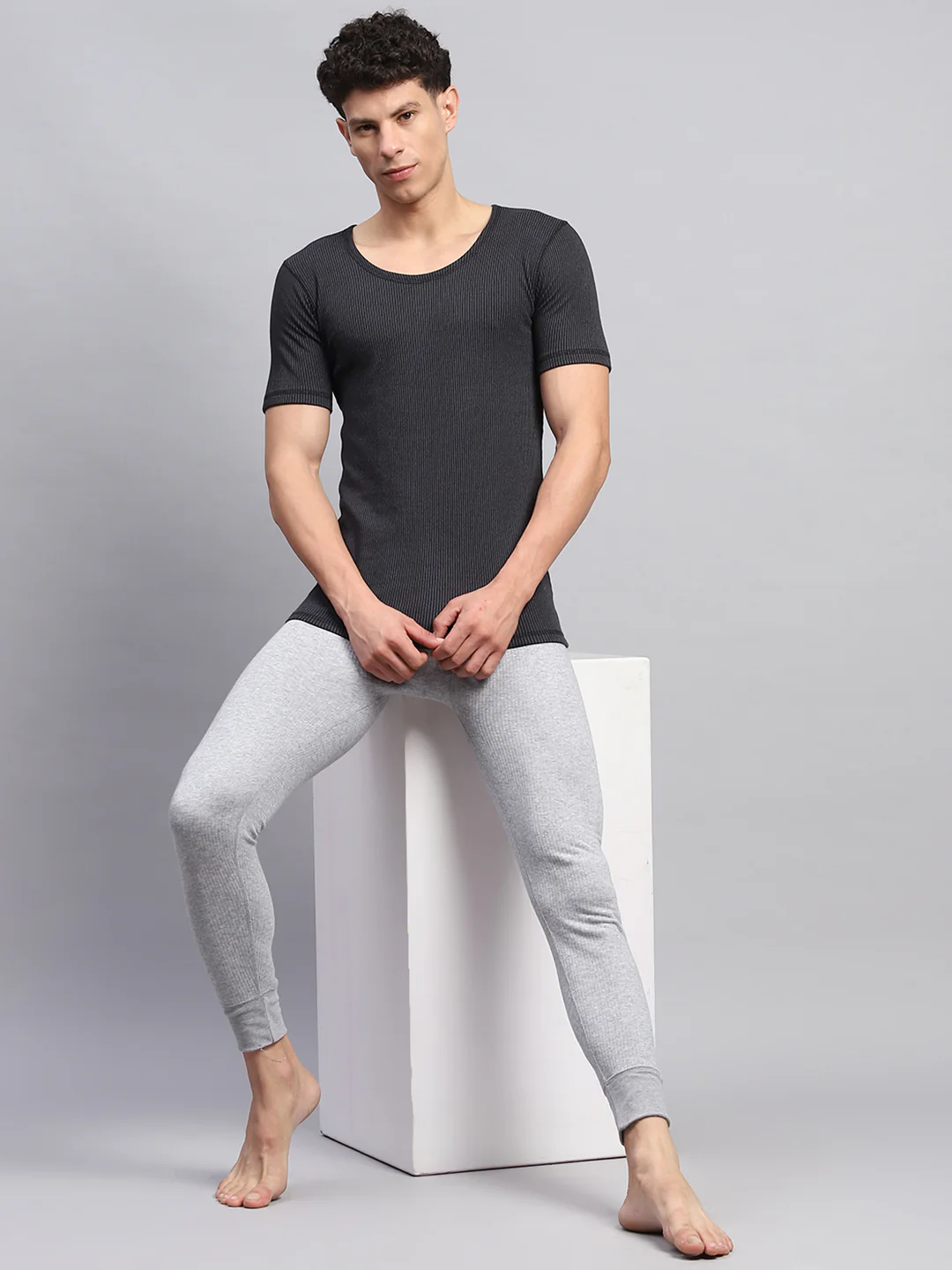 Men Black Solid Round Neck Half Sleeve Thermal Vest - Image 2