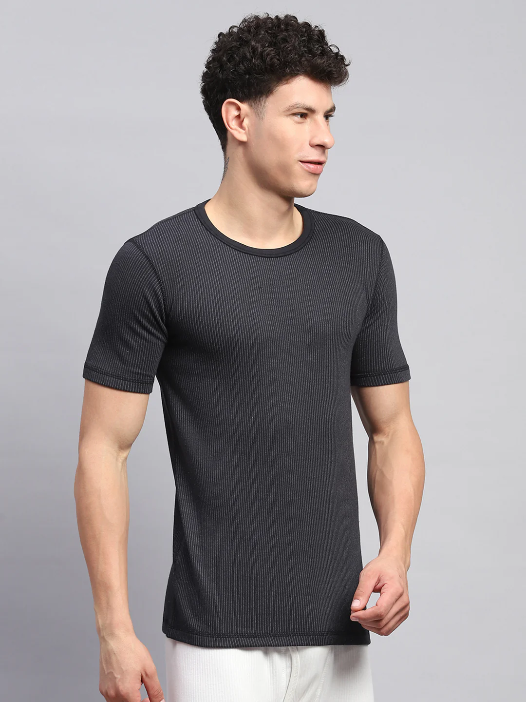 Men Black Solid Round Neck Half Sleeve Thermal Vest - Image 4