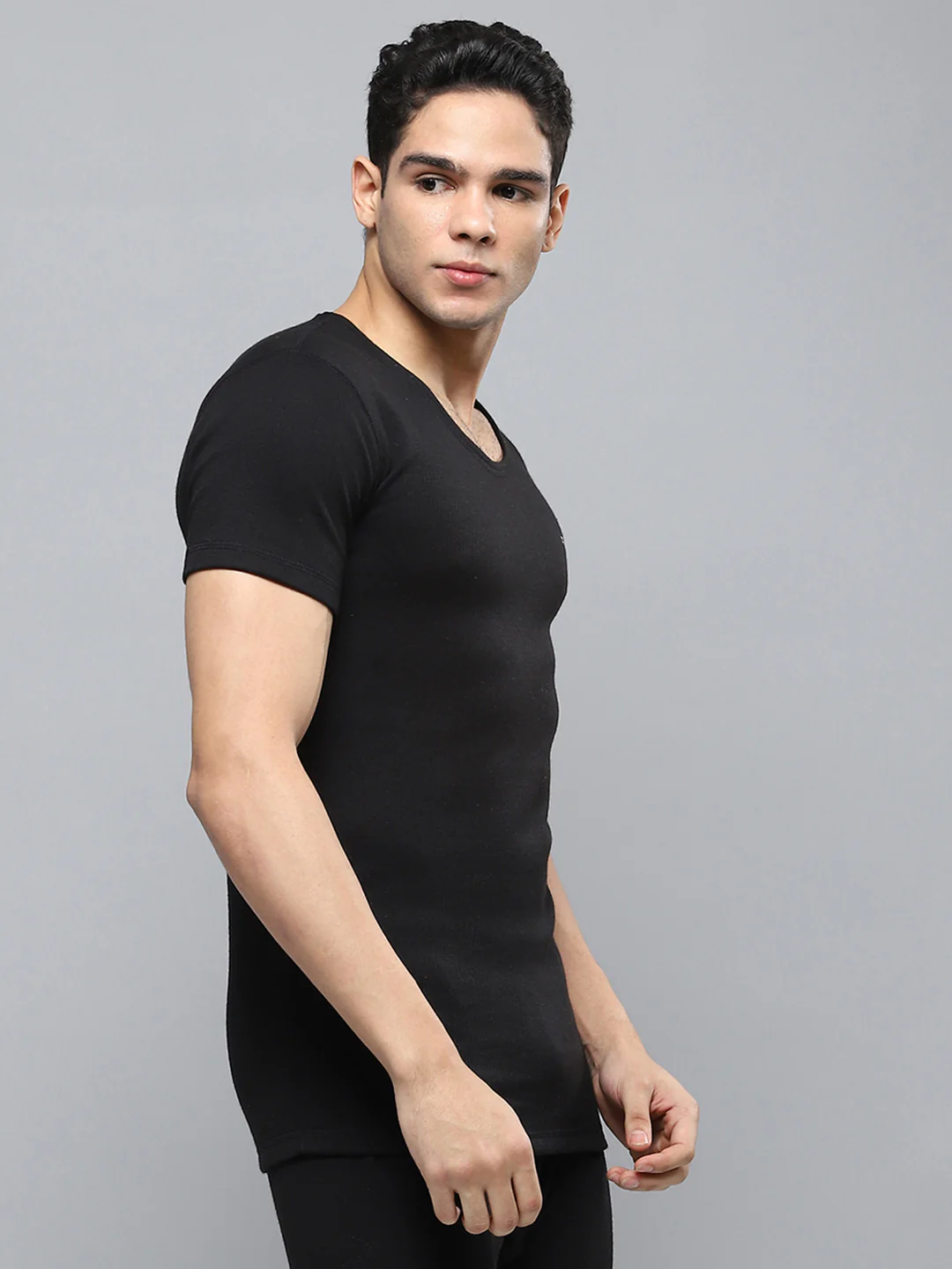Men Black Solid Round Neck Half Sleeve Thermal Vest - Image 4