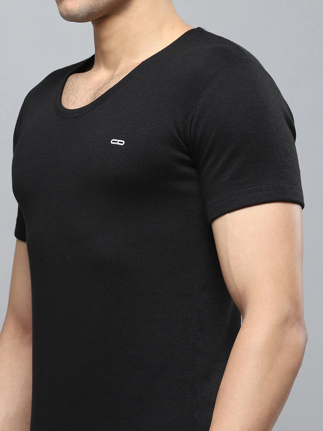 Men Black Solid Round Neck Half Sleeve Thermal Vest - Image 6