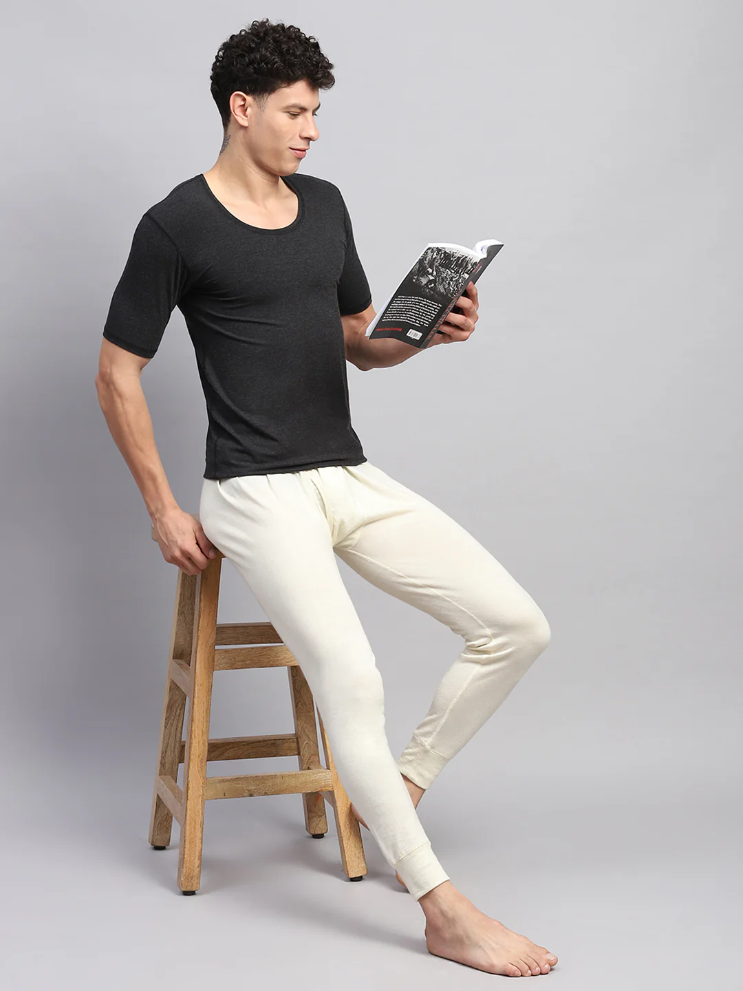 Men Black Solid Round Neck Half Sleeve Thermal Vest - Image 2