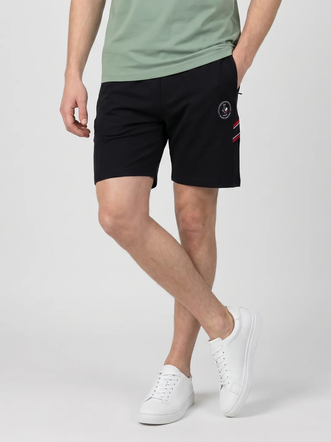 Men Black Solid Slim Fit Bermuda - Image 3