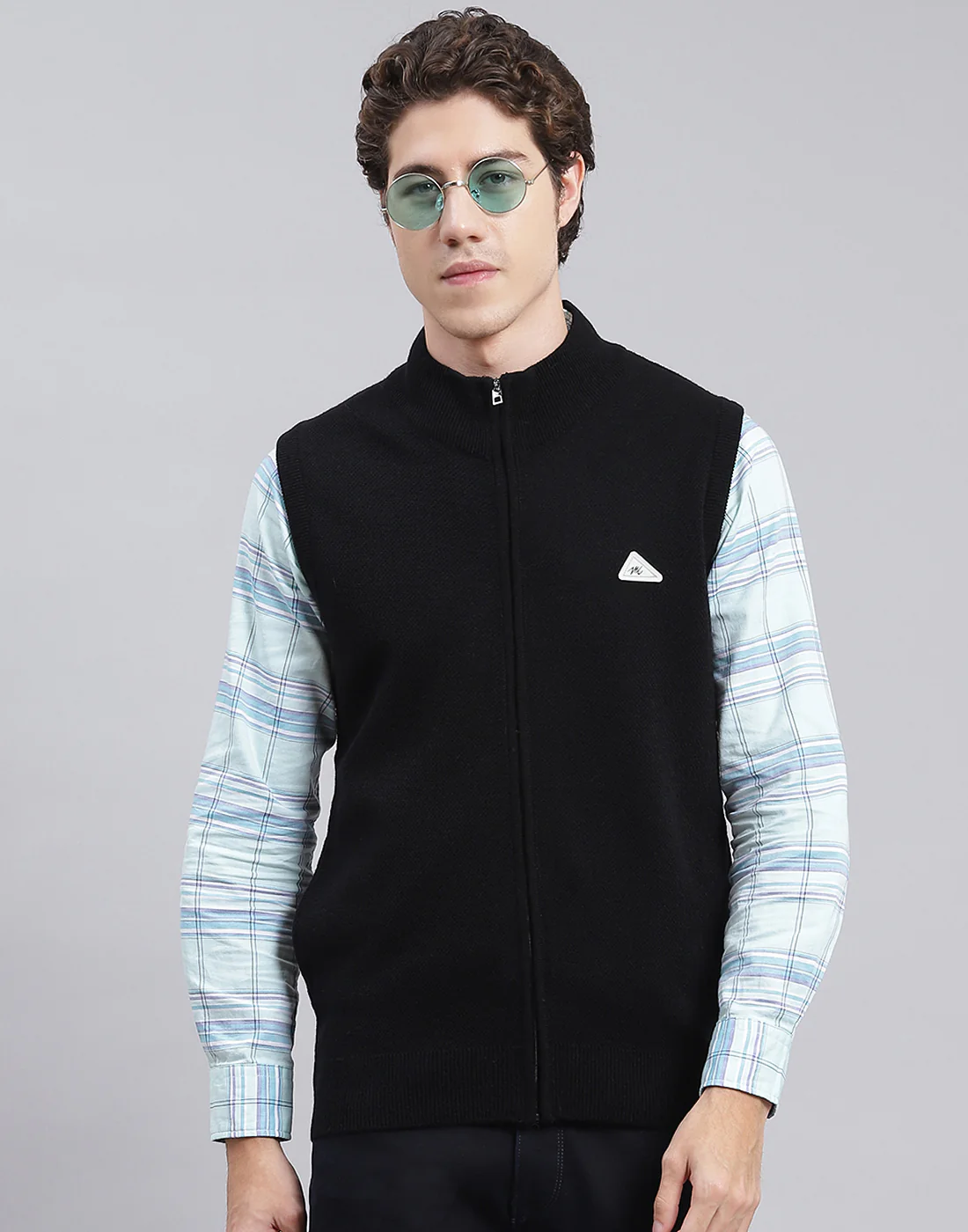 Men Black Solid Stand Collar Sleeveless Sweater - Image 3