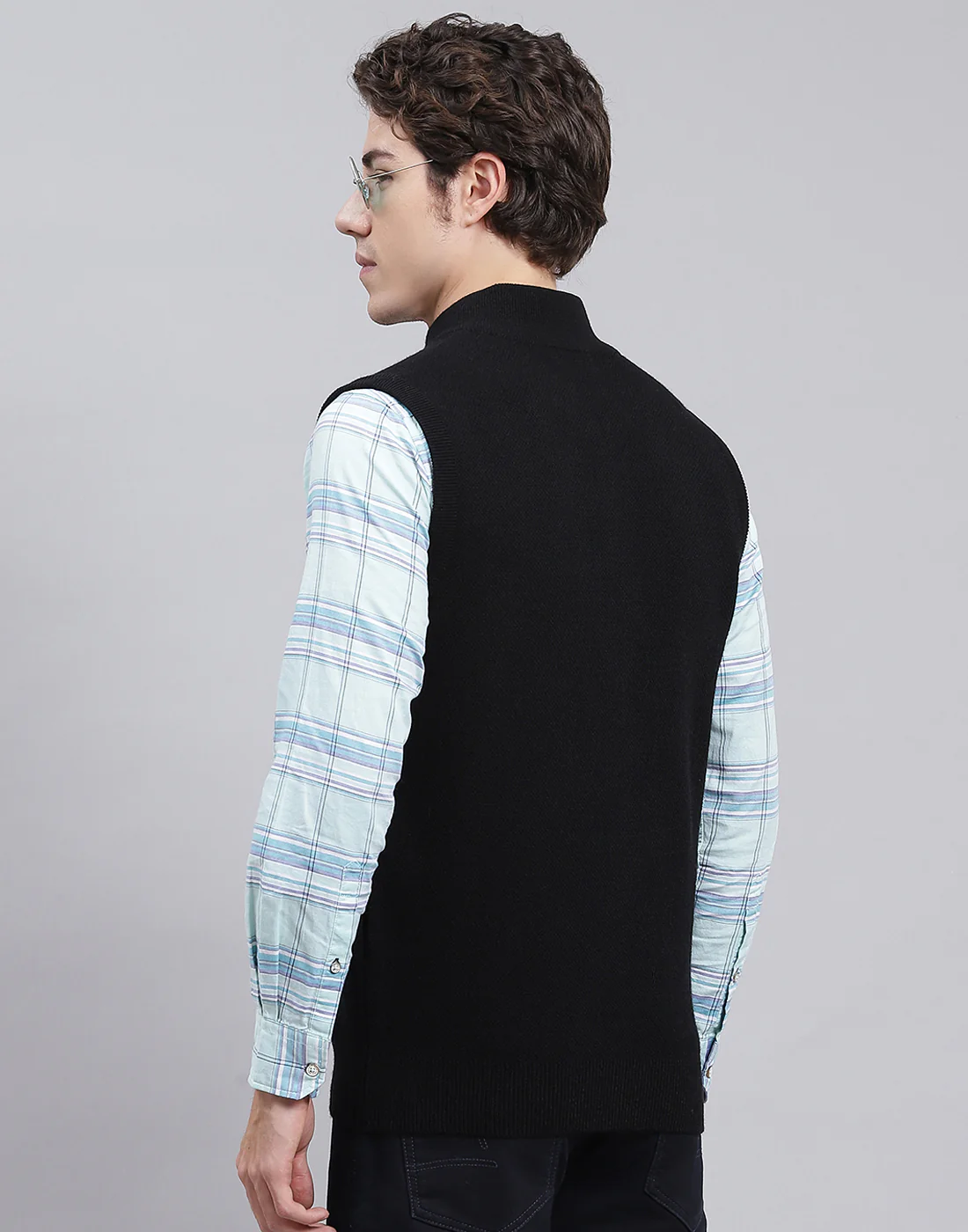 Men Black Solid Stand Collar Sleeveless Sweater - Image 5