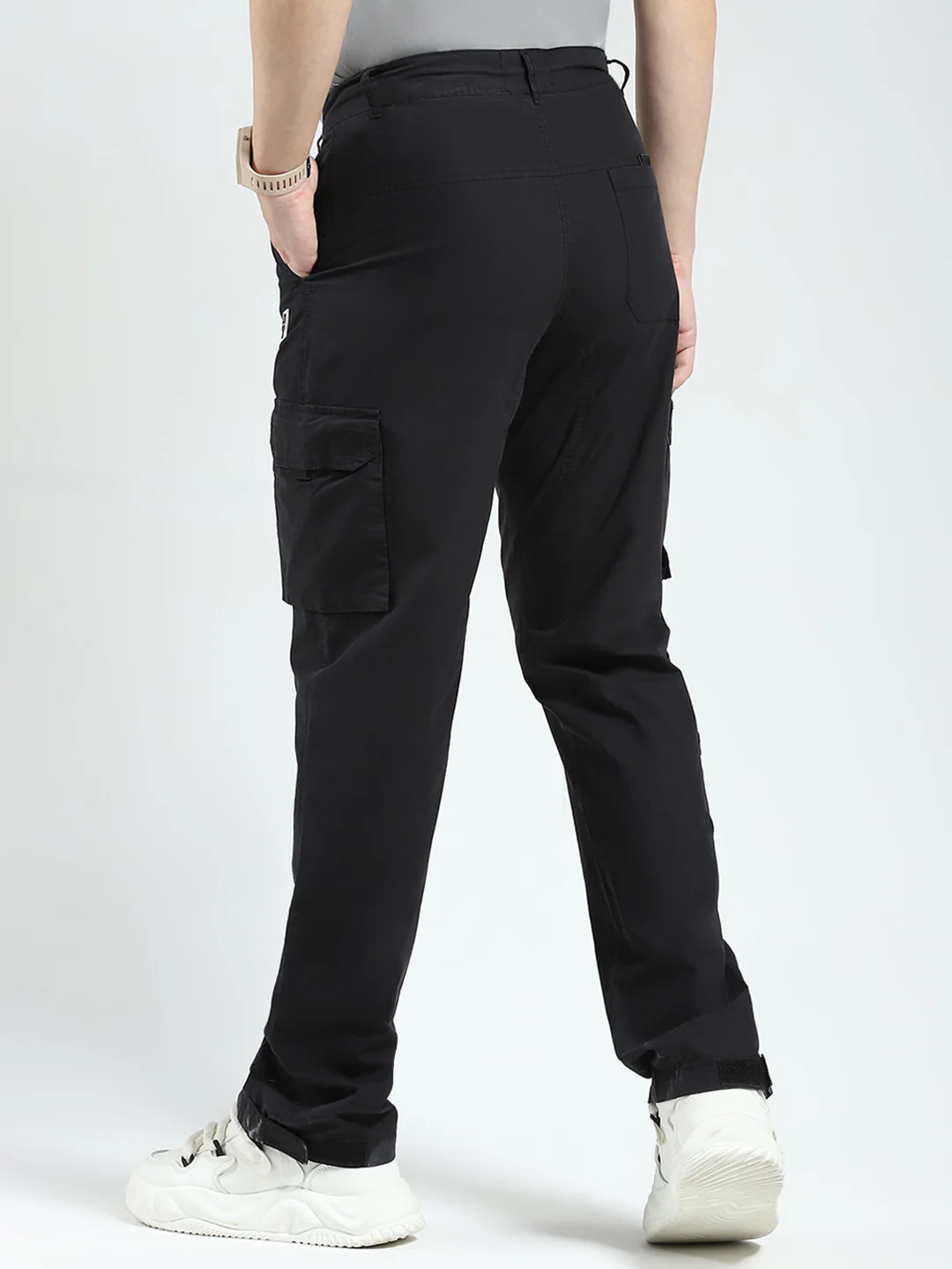 Rock.it Men Black Solid Straight Fit Cargo - Image 5