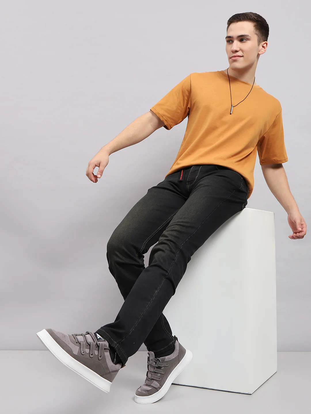 Men Black Solid Straight Fit Denim - Image 6