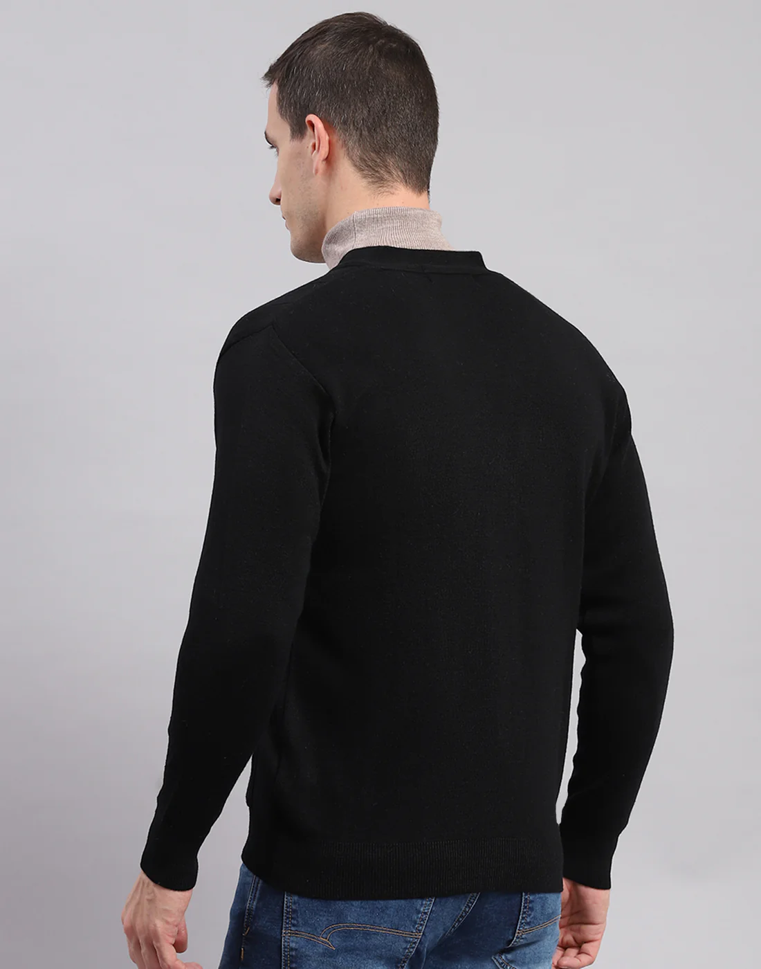 Men Black Solid V Neck Full Sleeve Cardigans - Image 4