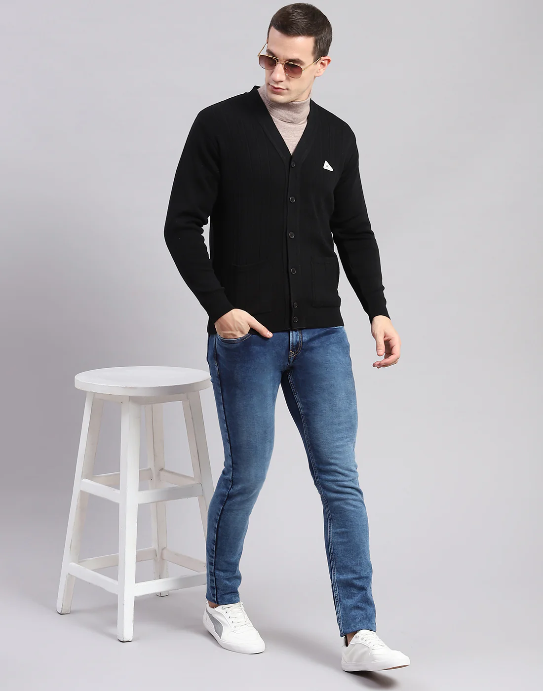 Men Black Solid V Neck Full Sleeve Cardigans - Image 5