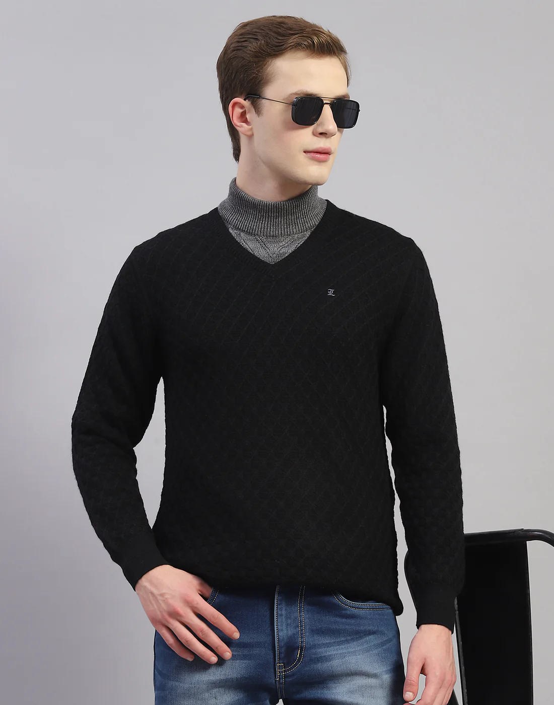 Men Black Solid V Neck Full Sleeve Pullover - Image 6