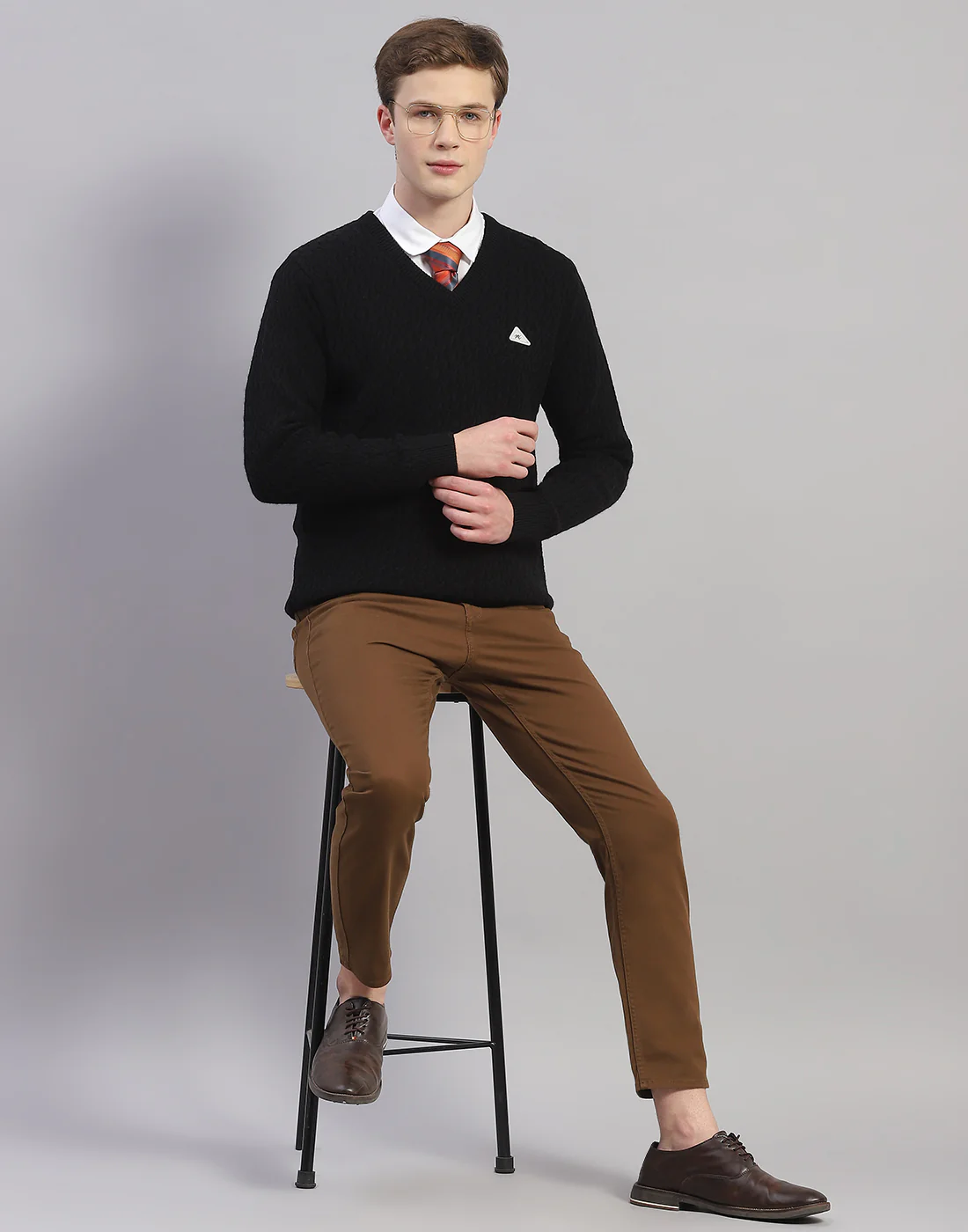 Men Black Solid V Neck Full Sleeve Pullover - Image 2