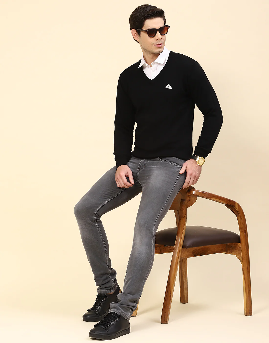 Men Black Solid V Neck Full Sleeve Pullover - Image 2