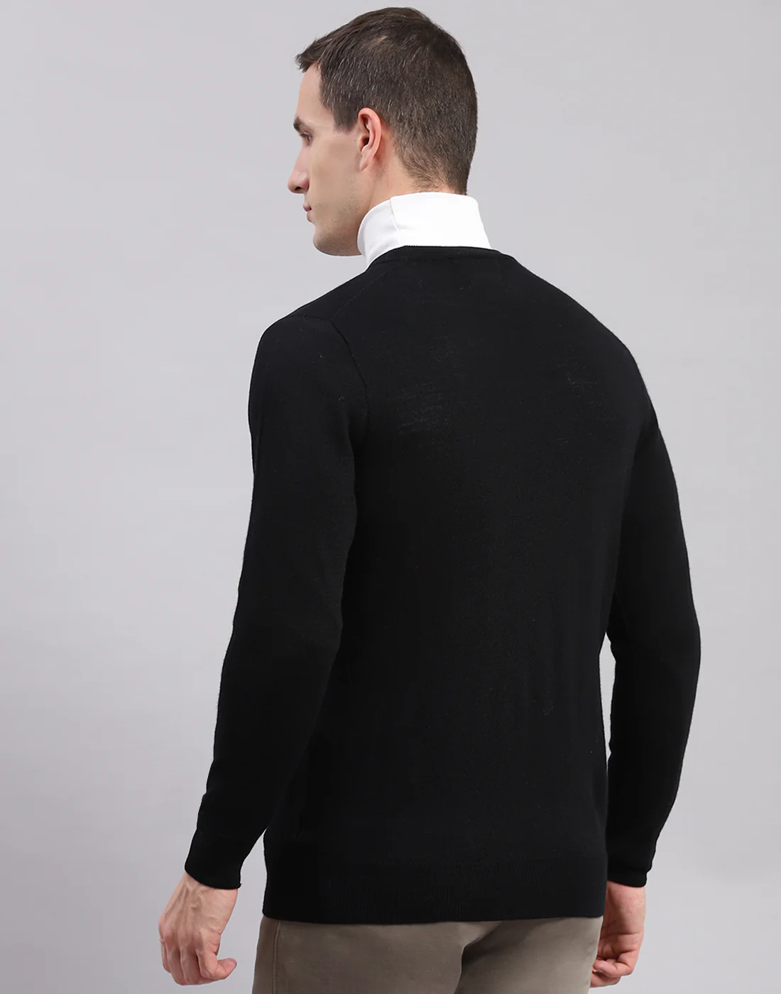 Men Black Solid V Neck Full Sleeve Pullover - Image 4