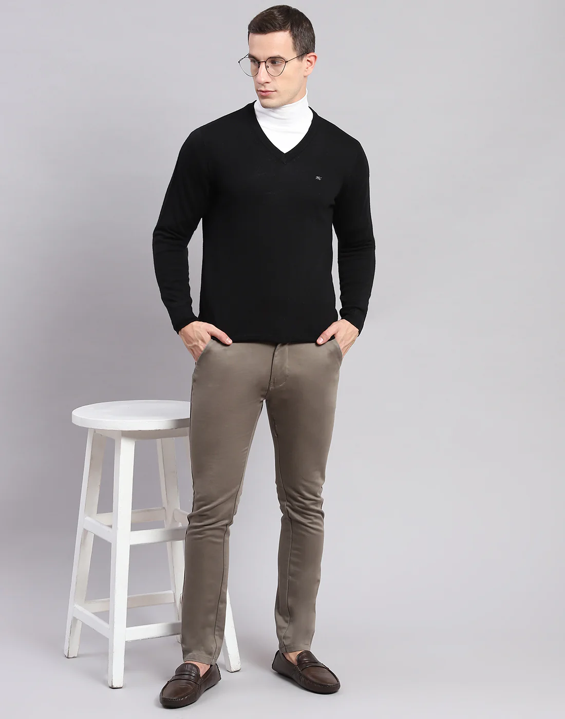 Men Black Solid V Neck Full Sleeve Pullover - Image 5