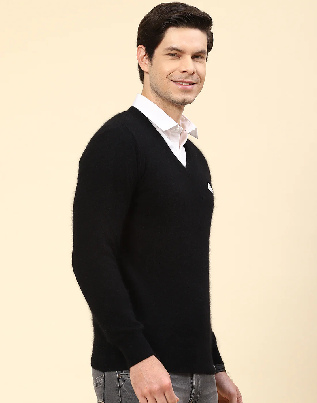 Men Black Solid V Neck Full Sleeve Pullover - Image 4