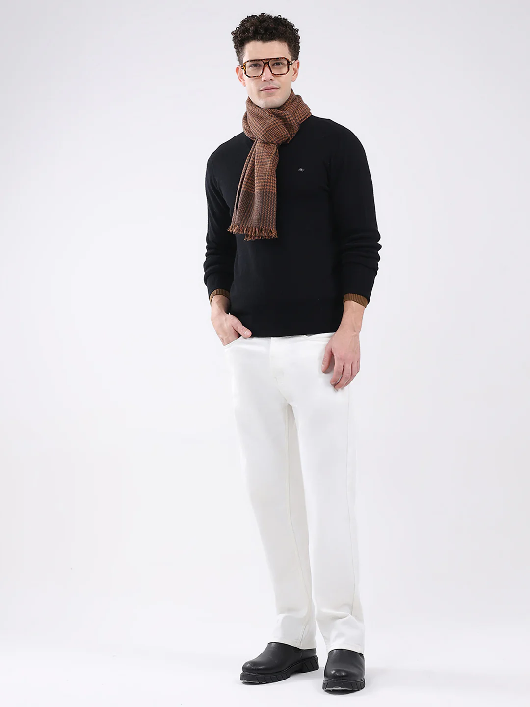 Men Black Solid V Neck Full Sleeve Pullover - Image 2