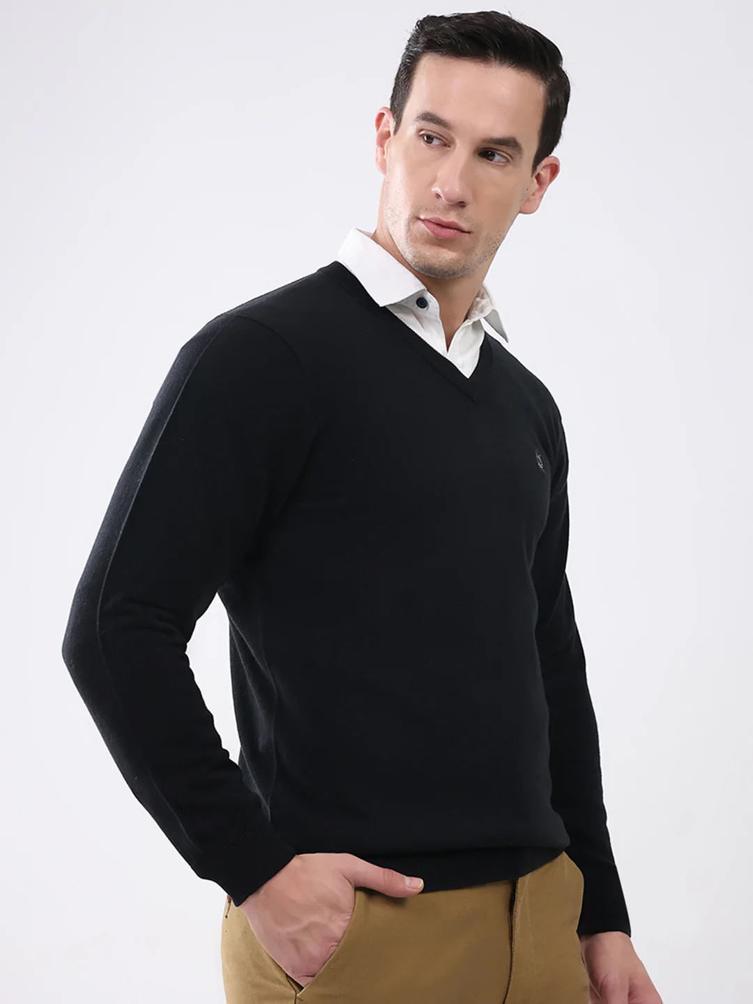 Men Black Solid V Neck Full Sleeve Pullover - Image 4