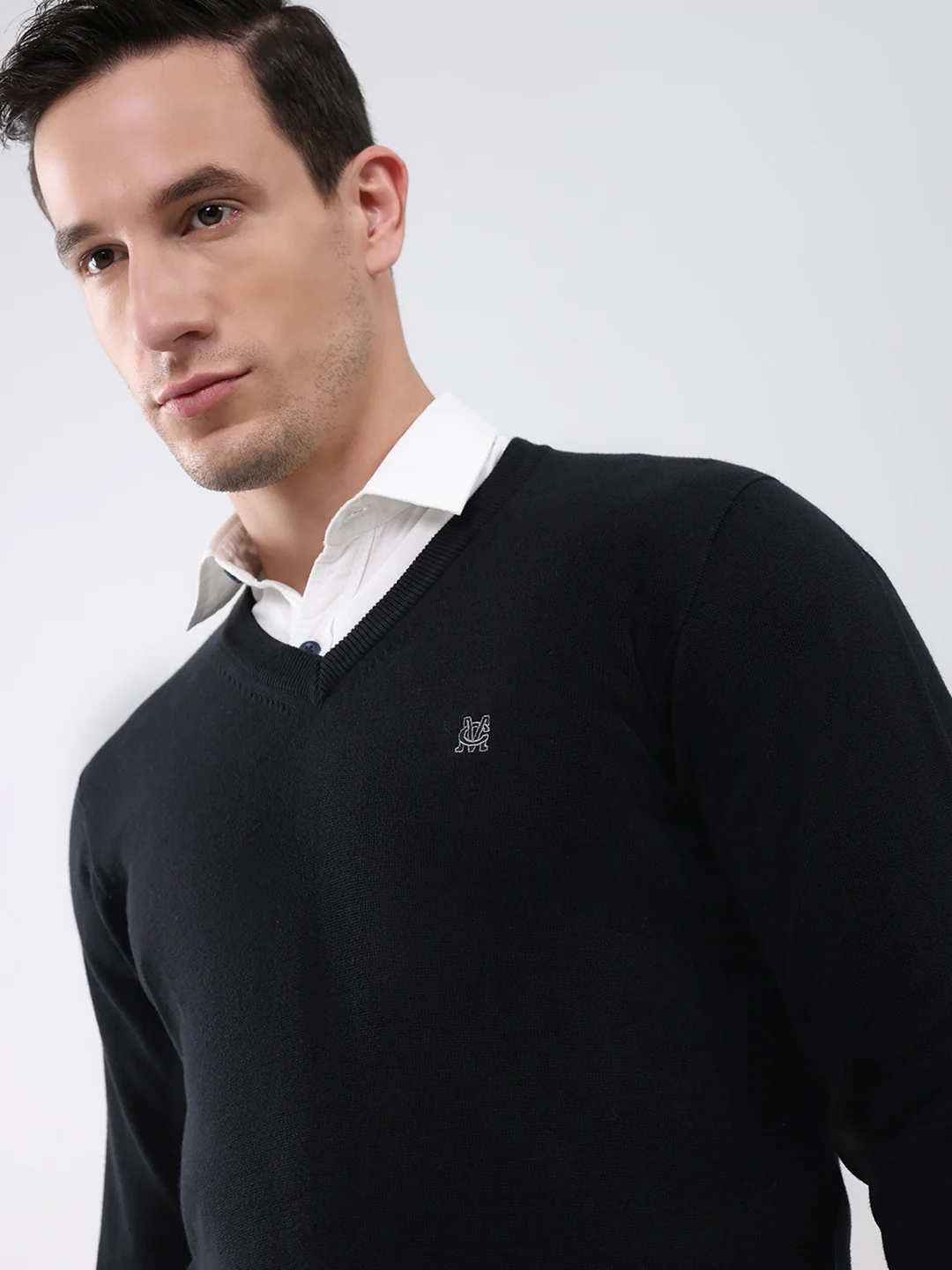 Men Black Solid V Neck Full Sleeve Pullover - Image 6