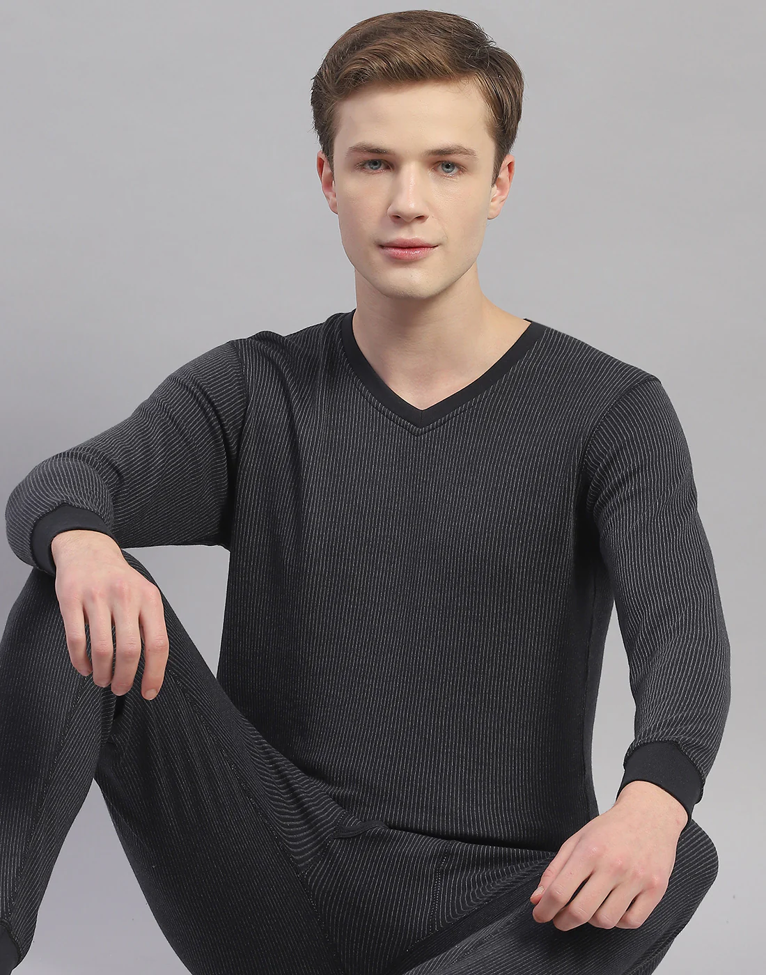 Men Black Solid V Neck Full Sleeve Thermal Vest - Image 6
